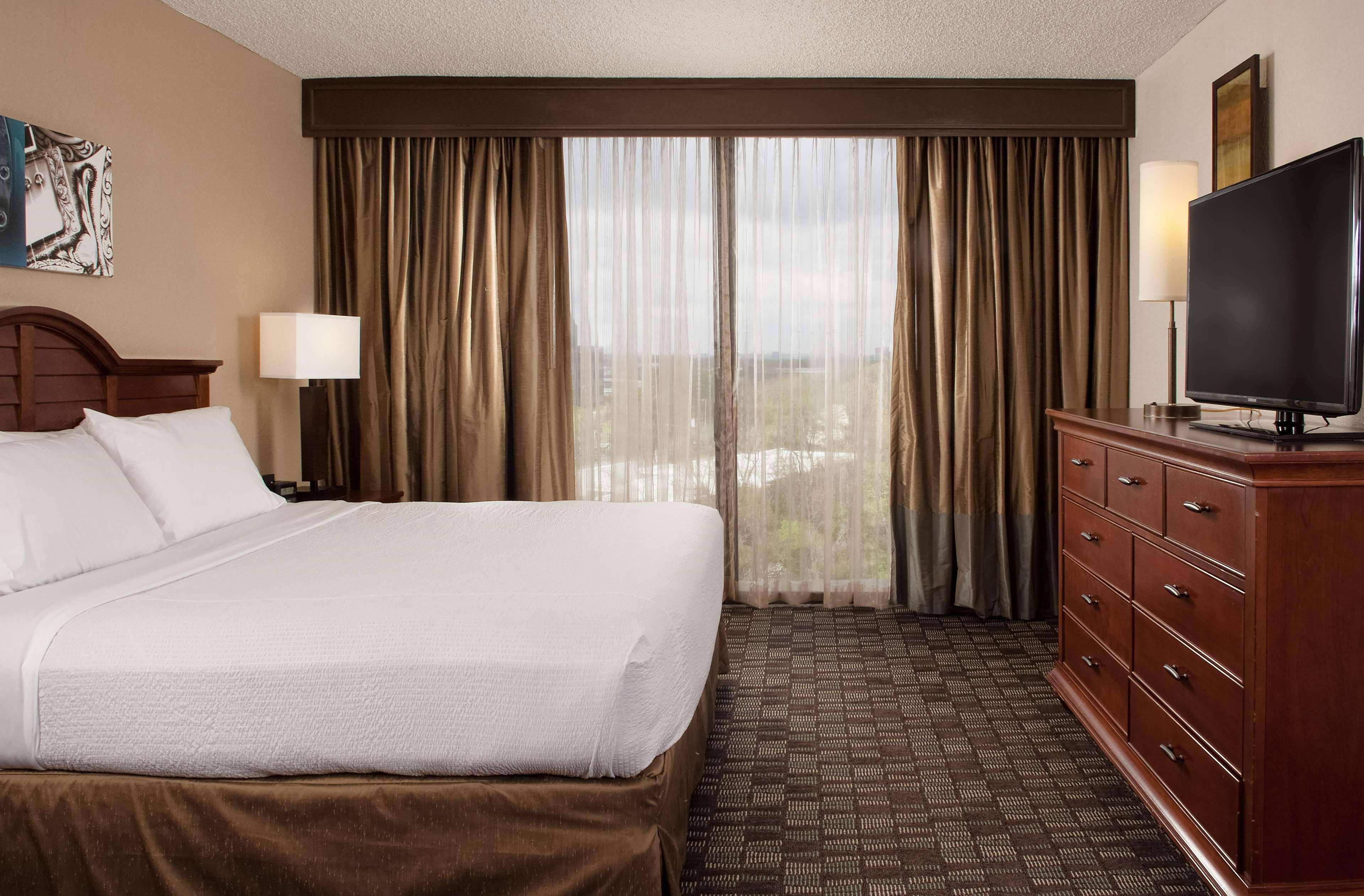 Embassy Suites By Hilton Nashville Airport Esterno foto