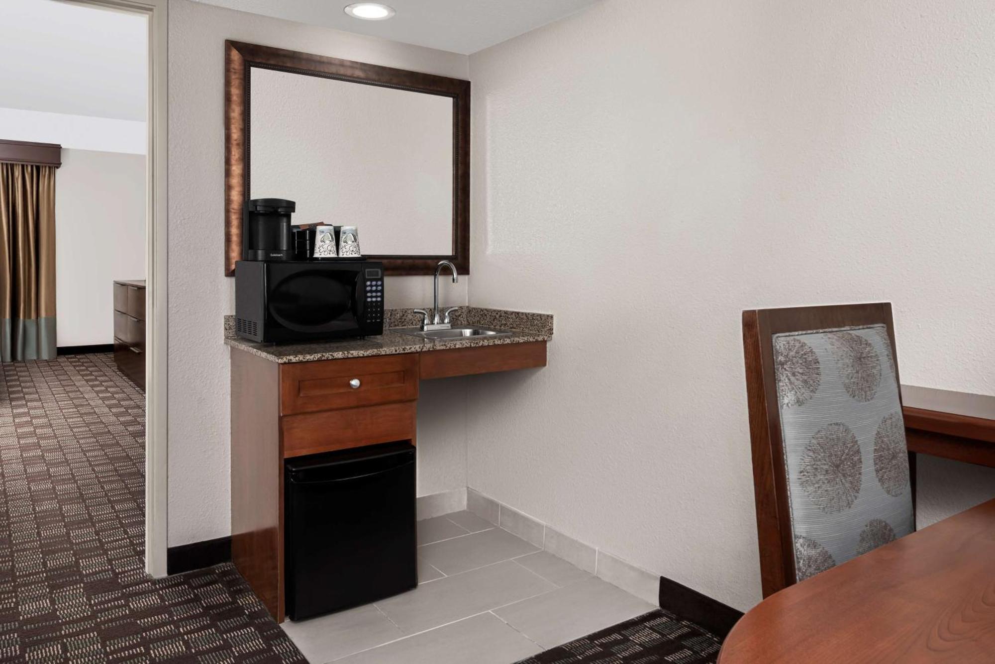 Embassy Suites By Hilton Nashville Airport Esterno foto