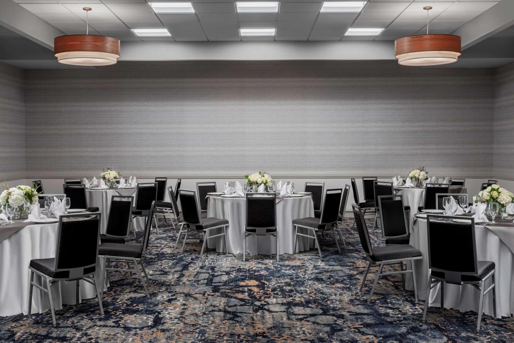 Embassy Suites By Hilton Nashville Airport Esterno foto