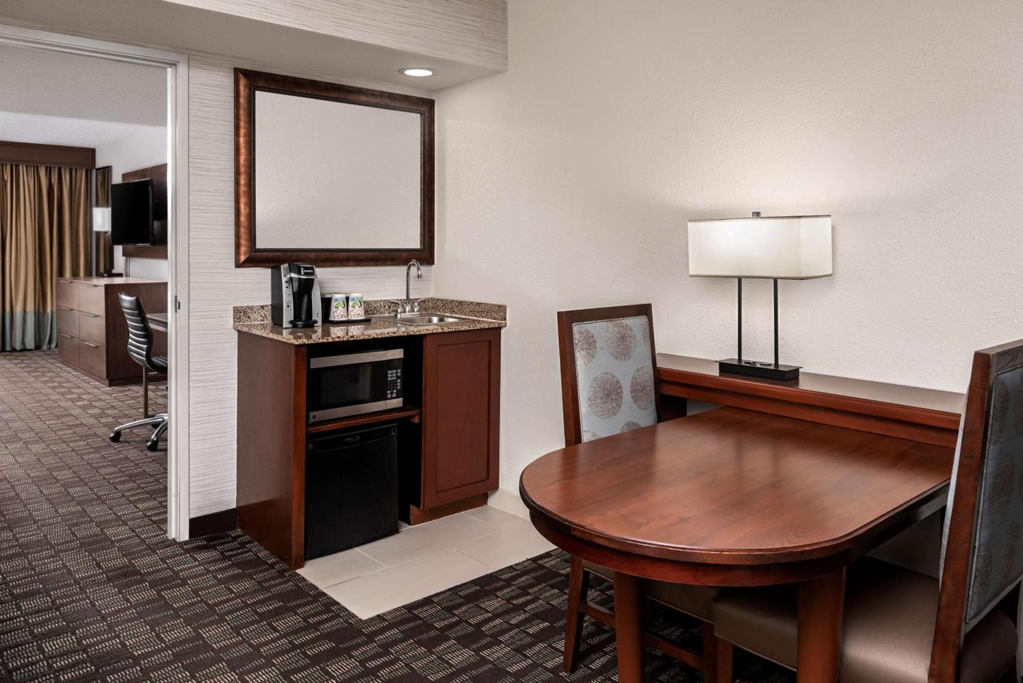 Embassy Suites By Hilton Nashville Airport Esterno foto