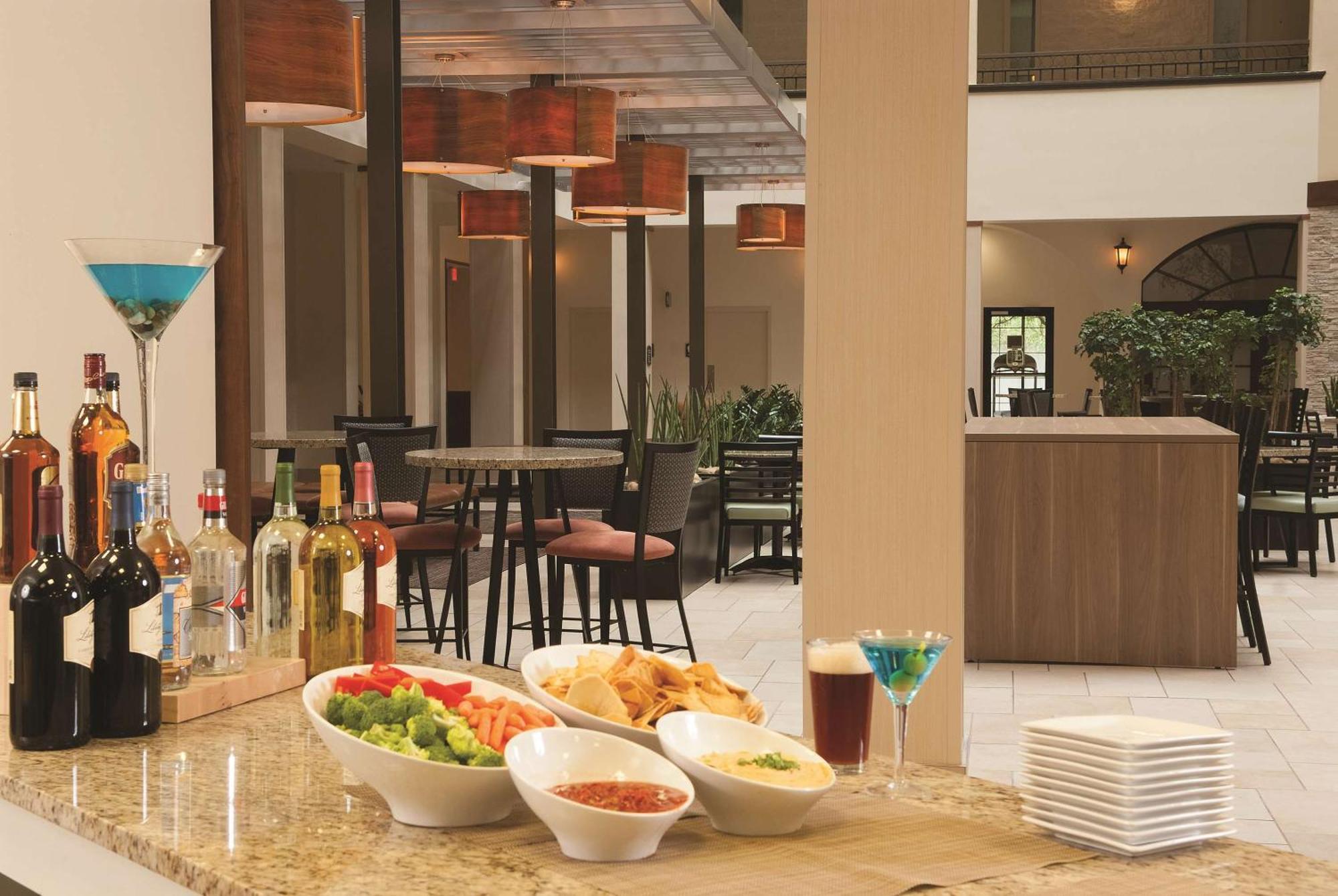 Embassy Suites By Hilton Nashville Airport Esterno foto